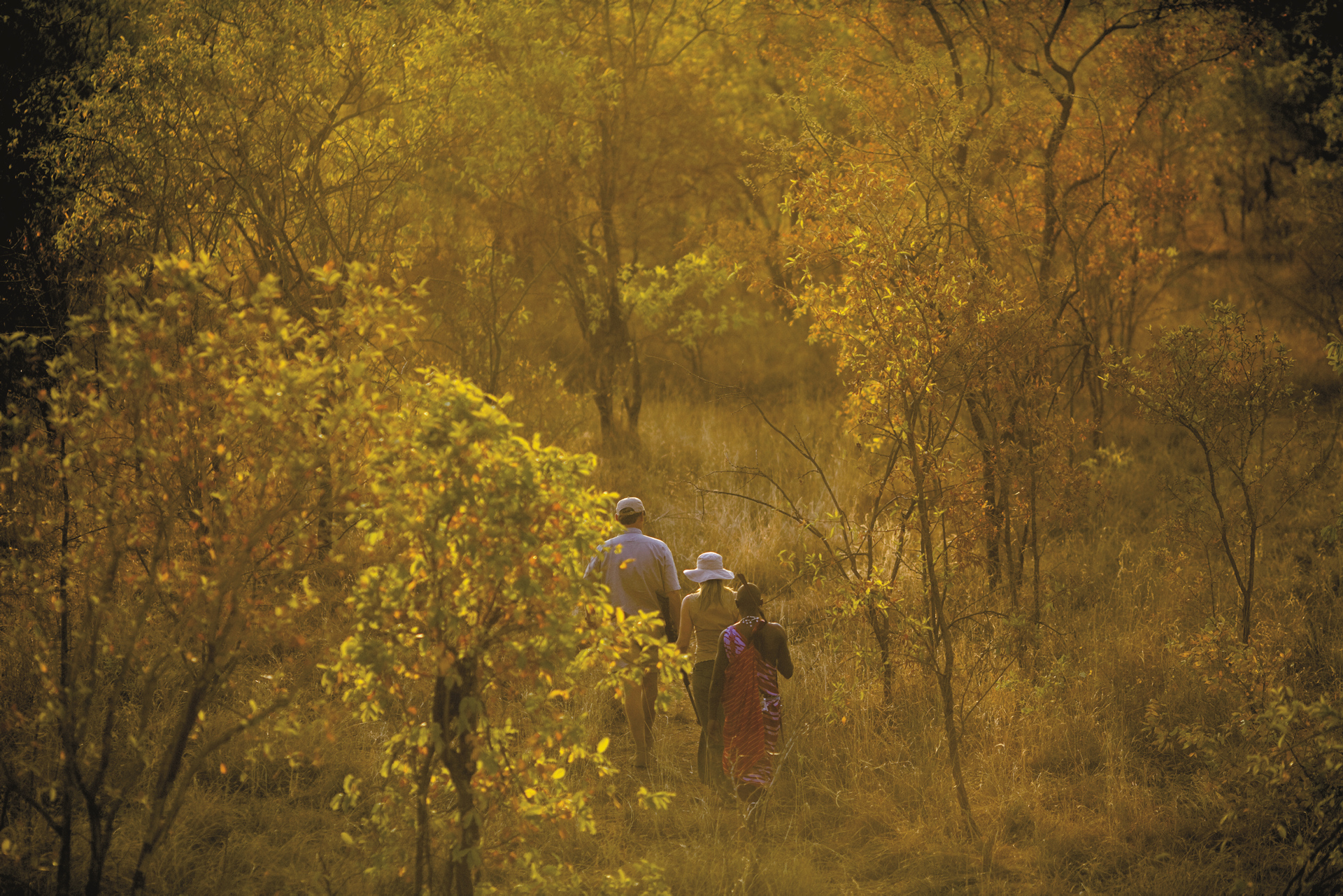 ©Justin Mott/Mott Visuals; Safari zu Fuß mit Masai