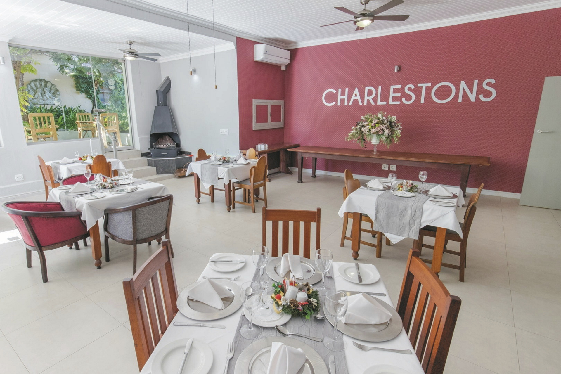 Charlestons Restaurant