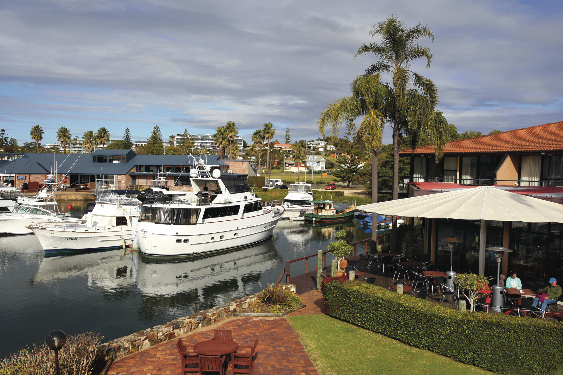 Restaurant mit Blick auf die Marina